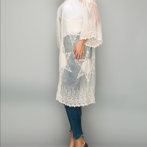 CLEARANCE ‼️ Ivory Embroidered- kimono beach - Picture 3 of 4